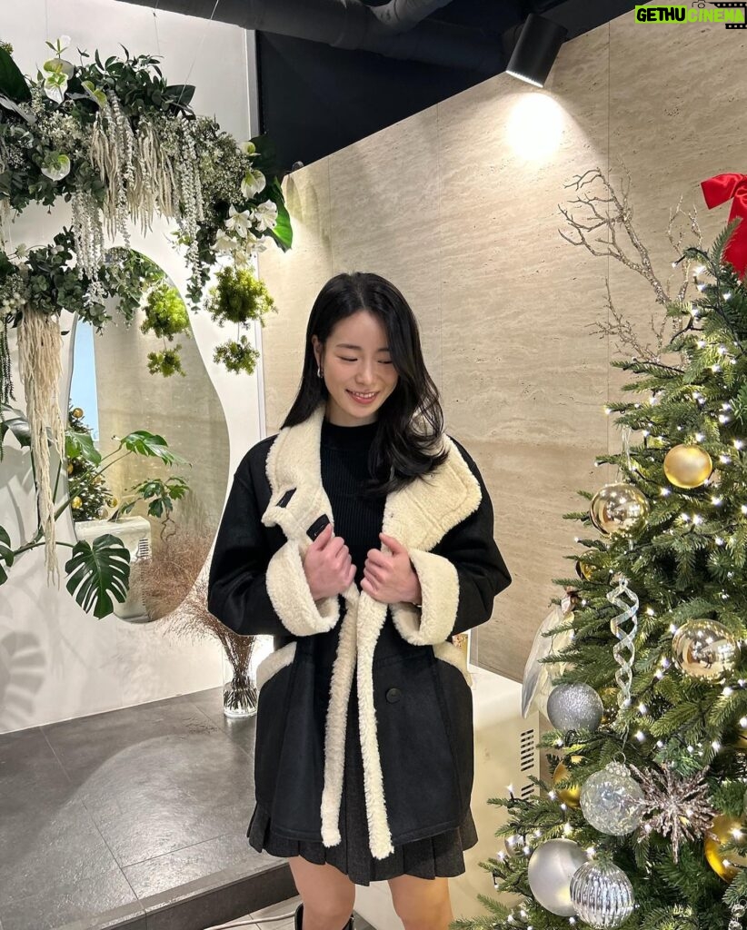 Lim Ji-yeon Instagram - 트리다🎄 #sisley