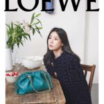 Lim Ji-yeon Instagram – LOEWE Spring Summer 2024 women’s campaign featuring our new Brand Ambassador Lim Ji-Yeon with the Flamenco Purse and a still life of the Toy Pump, shot by David Sims.

See the campaign on loewe.com 

#LOEWESS24
#LOEWEflamenco