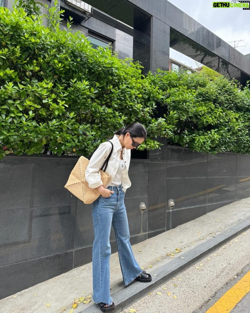 Lim Ji-yeon Instagram - 쉬는날 #LOEWE #LOEWEPaulas