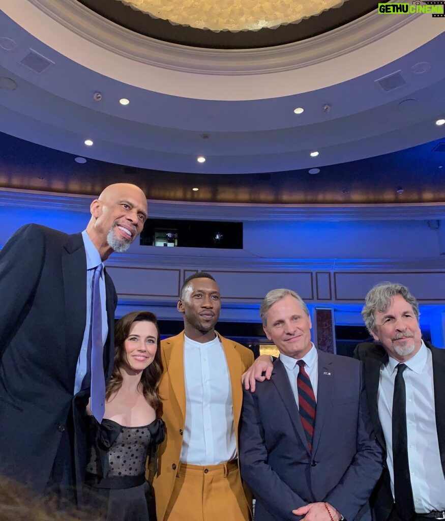 Linda Cardellini Instagram - Thank you @aarp and @kareemabduljabbar_33 ✨ for honoring #GreenBookMovie with Best Picture tonight 🎉