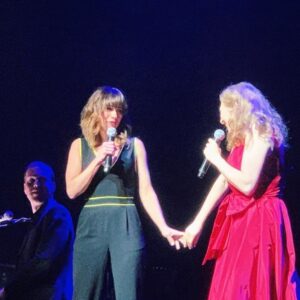 Linda Cardellini Instagram - The phenomenal @reginaspektor invited me to sing a song with her on Broadway AND it was on my birthday!!! An absolute dream come true. I’m still smiling from ear to ear. Thank you to Regina and to all of the talented people involved in this spectacular show. ✨✨✨✨✨✨✨✨🍾