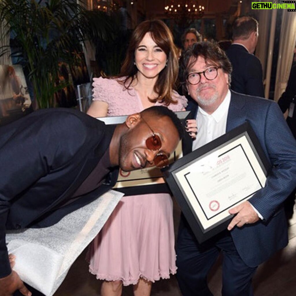 Linda Cardellini Instagram - #FBF #AFIAwards 💚🍾