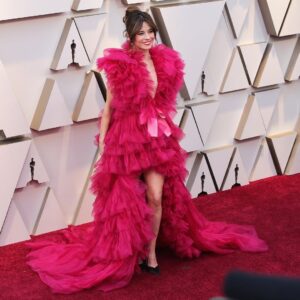 Linda Cardellini Instagram - 💖 #oscars 💖
Thank you @annabelleharron @davestanwell @nhinako_makeup  Love you all. 💕
Thank you @schiaparelli #schiaparellihautecouture @harrywinston @tamaramellon @imtylerellis
