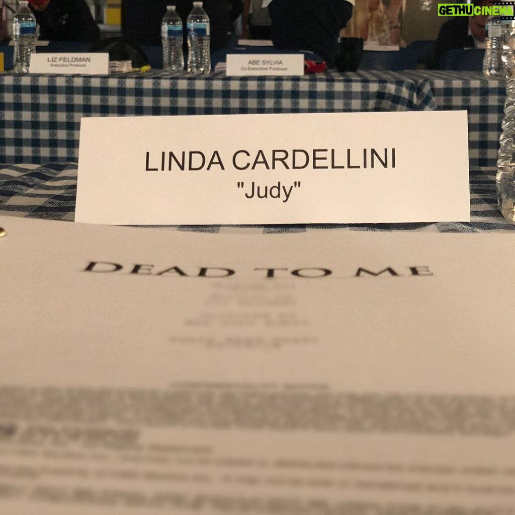 Linda Cardellini Instagram - And it begins....🎉 #DeadToMe table read.💥🎬📺 #christinaapplegate 💞