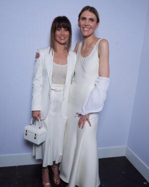 Linda Cardellini Instagram - This time last week in NYC...
Thank you to the beautiful @gabrielahearst for one of my favorite looks and for having me at your stunning spring/summer 2020 show. ✨ #nyfw #nyc #gabrielahearst 💛