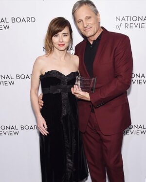 Linda Cardellini Instagram - Thank you to the National Board of Review for a wonderful night in NYC 🖤Congrats to #GreenBookMovie for winning Best Film, and to Viggo Mortensen for winning Best Actor! 🎉 #NBRawards