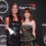 Linda Cardellini Instagram - The #espys !! I was honored to present @alexmorgan13 with the ESPY for Best Female Athlete 🏆 last night, AND I got to meet some of the @uswnt 🤩 BEST TEAM! 🏆 Thanks for the backstage pic @tobinheath @lavellerose & @malpugh 🎉⭐️🇺🇸💪🏼 #equalpay #nwsl