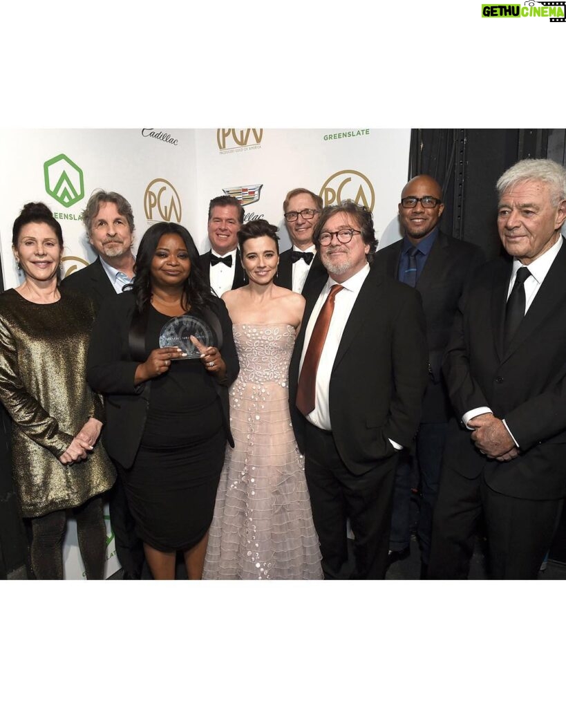 Linda Cardellini Instagram - Last night at the #PGAawards 💞 Congrats to the whole #GreenBookMovie team! 🎉 Thank you @ProducersGuild✨