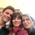 Linda Cardellini Instagram - Good times with @james_marsden and @thelizfeldman on the set of #deadtome 💗@netflix 💥 💥💥