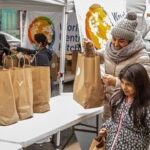 Linda Cardellini Instagram - Thank you @wckitchen & @feedingamerica for doing such incredible and inspiring work to feed those in need. ❤️ If you would like to find ways to get involved please check out: http://WCK.org/chefsforamerica or @FeedingAmerica :http://bit.ly/3cYMfMA