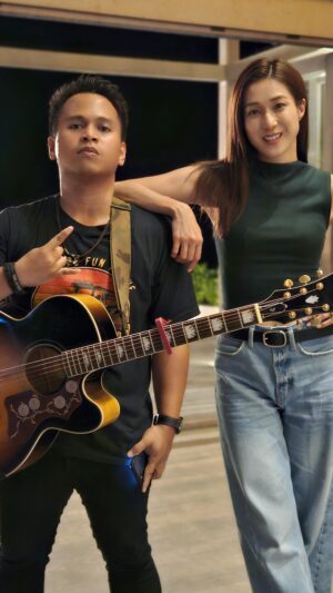 Linda Chung Instagram - The true beauty of music is that it connects people. ✨🤍Thank you @isaiah_jerome_corona for this fun opportunity to jam music together at the bar in @clubmedfinolhu .  This guy has such an INCReDIBLE voice that can sing in many different genres.  Sharing with you, Endless Love. 🎶🎤🎸

Happy ❤️ day everyone!

#clubmed #clubmedhk @qicomms @imphoebeyuen