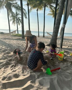 Linda Chung Instagram - Vitamin D and spending time with family is my favourite combination. ☀️🧓🏻👵🏻👨🏻👩🏻🧒🏻👧🏻👶🏻

@regentphuquoc 
#beautifuldestination
