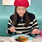 Linda Chung Instagram - Christmas is a good excuse to eat everything. 🩵🤍🩵🤍🩵