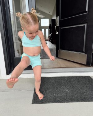 Lindsay Arnold Instagram - Sage's first dance auditions and I'm feeling like I am officially a dance mom now 🤗 

#toddlermom #dancerlife #dancemoms