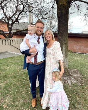 Lindsay Arnold Instagram - Happy Easter 🐣💕 I'm so grateful for our Savior this Easter Sunday, because of Him I get to be with my family forever 🫶 

Side note- is the last slide a glimpse into our future? Sam and his girls 😉 

#happyeaster #eastersunday #family
