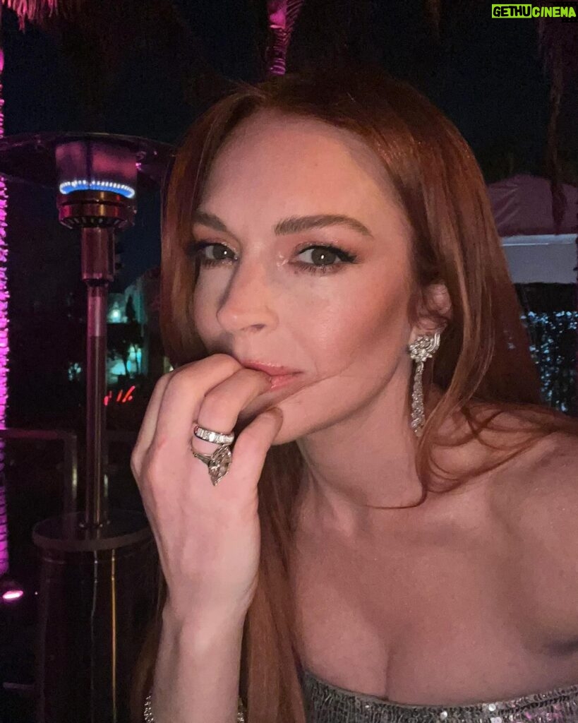 Lindsay Lohan Instagram - Thank you @balenciaga & @vanityfair for a wonderful time. ❤ Styling: @marielhaenn & @robzangardi #randm Assisted by @jill_petry @iampaige @hannah.margeson Makeup: @manthony783 Nails: @eriishizu Hair: @daniellepriano Jewelry: @josephsaidianandsonsjewelry Dress: @balenciaga Photography: @davis.bates Vanity Fair Red Carpet Photographer: @iamjmccarthy