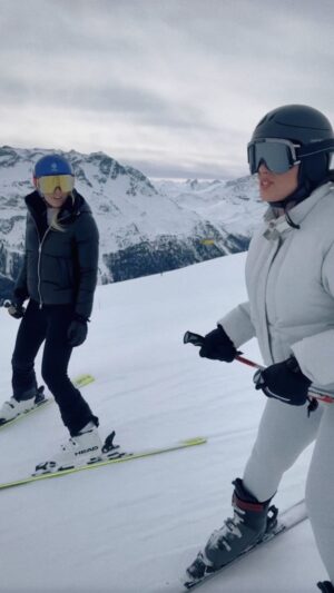 Lindsey Vonn Instagram - Not pictured: Me thinking my middle school skiing skills could keep up with my friend @lindseyvonn. But was quickly humbled when I lost control and realized I didn’t even know how to pizza accurately. 😮‍💨 Thank you LV for being such a good friend and holding my hand down the mountain 🤍🎿