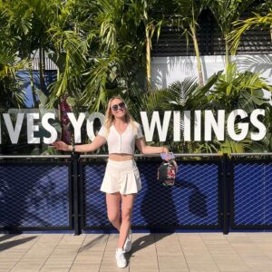 Lindsey Vonn Instagram - I may be biased bc I live here but @f1mia knows how to put on an exciting race!! Always great to hang with the @redbullracing crew, thank you for the hospitality 🫶🏻. Congrats to @maxverstappen1 on another podium and @landonorris on your first win! 
Also great to run into my teammate @bellswright ❤️ downhill skiers love anything that goes fast 😉