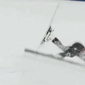 Lindsey Vonn Instagram - I’ve been bruised and broken but I’ve always come out the other side a better person. No matter how many times I fell, I always got back up. I didn’t do it alone though. I am so thankful to have had the support of friends, family and you guys, my fans. Knowing I had people supporting me helped me in my darkest hours. Every day I tried to put one foot in front of the other until it eventually got me back to where I wanted to go… which was usually the top of the mountain 🏔️ 😍 We are all on our own paths, but if you’re injured or going through a hard time, believe in yourself and know that you will come out of it a better and stronger person. You got this 💪🏻