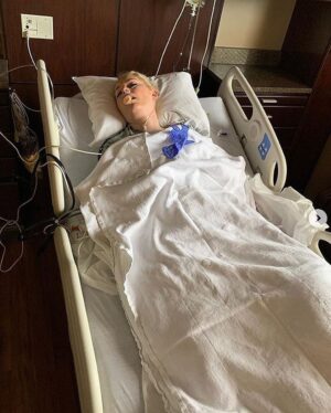 Lindsey Vonn Instagram - I’ve been bruised and broken but I’ve always come out the other side a better person. No matter how many times I fell, I always got back up. I didn’t do it alone though. I am so thankful to have had the support of friends, family and you guys, my fans. Knowing I had people supporting me helped me in my darkest hours. Every day I tried to put one foot in front of the other until it eventually got me back to where I wanted to go… which was usually the top of the mountain 🏔️ 😍 We are all on our own paths, but if you’re injured or going through a hard time, believe in yourself and know that you will come out of it a better and stronger person. You got this 💪🏻