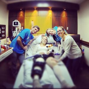 Lindsey Vonn Instagram - I’ve been bruised and broken but I’ve always come out the other side a better person. No matter how many times I fell, I always got back up. I didn’t do it alone though. I am so thankful to have had the support of friends, family and you guys, my fans. Knowing I had people supporting me helped me in my darkest hours. Every day I tried to put one foot in front of the other until it eventually got me back to where I wanted to go… which was usually the top of the mountain 🏔️ 😍 We are all on our own paths, but if you’re injured or going through a hard time, believe in yourself and know that you will come out of it a better and stronger person. You got this 💪🏻