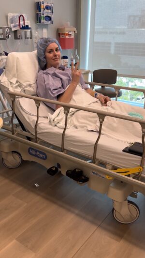 Lindsey Vonn Instagram - 🤕Well guys, I got my knee replaced… surgery went very well and I will update you with more details soon. 

Thank you Dr Roche and your entire team for taking such good care of me. 🙏🏻
