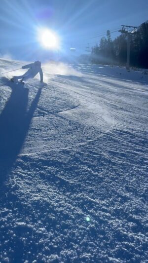 Lindsey Vonn Instagram - Catch me if you can… because I’m not slowing down! 💨⛰️⛷️