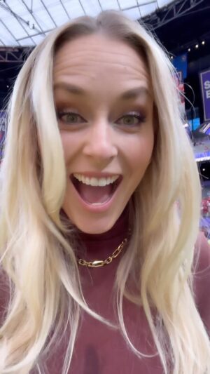 Lindsey Vonn Instagram - Super Bowl LVIII 💪🏻💪🏻💪🏻 who’s gonna win?! @49ers @chiefs @nfl