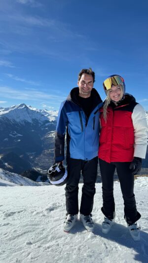 Lindsey Vonn Instagram - I finally got to ski with my friend Roger… yes, @rogerfederer! Have to take some time to really reflect on what it this means to me… I have admired Roger as an athlete, philanthropist and incredible champion for so many years. Normally, people you look up to always let you down in one way or another, but not Roger. Rog is the epitome of a true sportsman and champion in every sense of the word. We’ve been talking about skiing together for such a long time I wasn’t sure if it would happen…. But here we are; retired, skiing and enjoying life! Thanks for this memory Rog. You and your family are truly one of a kind and no matter what the statistics say (or Leo lol) you’re my forever 🐐, because it’s not about the stats but the impact you have made on me, and I’m just one of millions. Cheers my friend 🙏🏻🫶🏻