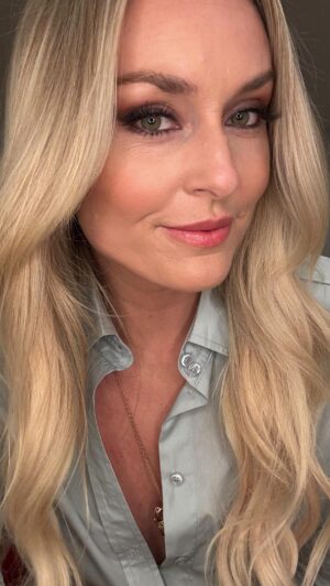 Lindsey Vonn Instagram - From a morning gym session to supporting my friend’s big collab launch at night… putting the finishing touches on my favorite suit… it’s definitely a vibe and inspired by the one and only @gwynethpaltrow! 

 @rogerfederer 🎾 🕶️!