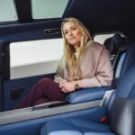 Lindsey Vonn Instagram - LOVED being back in Whistler 🇨🇦!Made extra special by attending Range Rover House to see the new Range Rover SV Arete Edition inspired by the Canadian Rockies 👏🏻. Also got to go off roading in the mud with a new Range Rover Sport 🙌🏻 Driving in the mud in high heels really sums up why I love these cars… elegance and durability, the perfect combo! Thank you @landrover for having me! 🙏🏻 #RangeRover