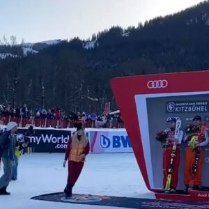 Lindsey Vonn Instagram - Missing Kitzbühel this year…but these memories will stay with me forever… from cheering on my teammates 🇺🇸 with my family, to hanging with @schwarzenegger and @akilde in the finish (miss you this year Alex-heal fast!), hanging with the great @asvindal and Franz Klammer, to skiing the Streif last year at night (and my Dad falling asleep at the start of it 🤦🏼‍♀️😂)… it’s one of the greatest ski races in the world!!! Wishing all the competitors lots of luck! XO 💪🏻🩵⛷️