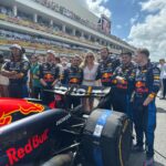 Lindsey Vonn Instagram - I may be biased bc I live here but @f1mia knows how to put on an exciting race!! Always great to hang with the @redbullracing crew, thank you for the hospitality 🫶🏻. Congrats to @maxverstappen1 on another podium and @landonorris on your first win! Also great to run into my teammate @bellswright ❤️ downhill skiers love anything that goes fast 😉