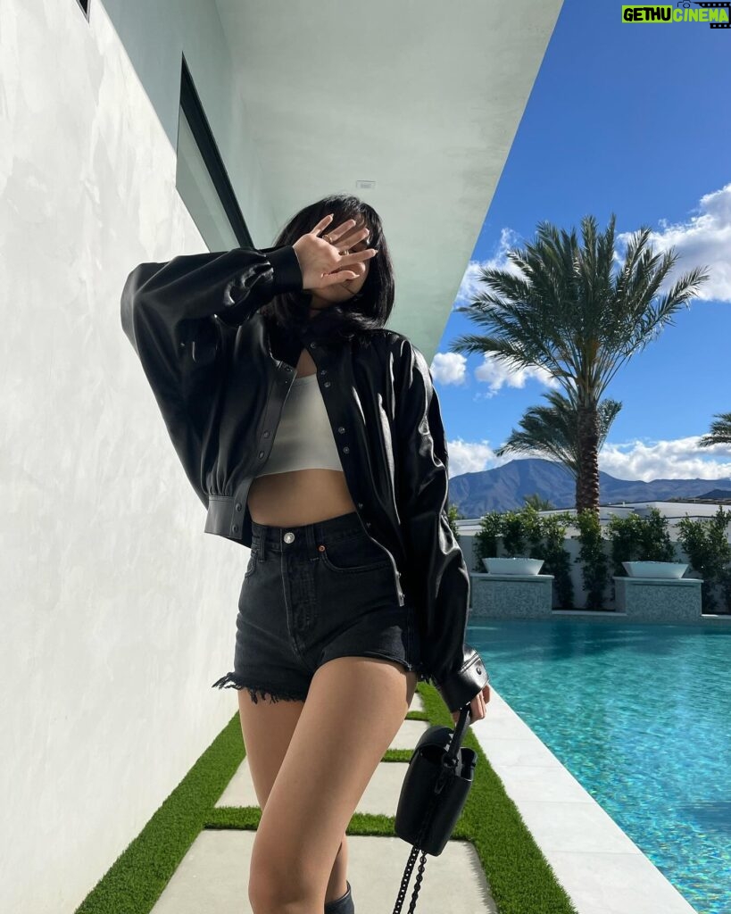 Lisa Instagram - Good to be back in Coachella ☀️