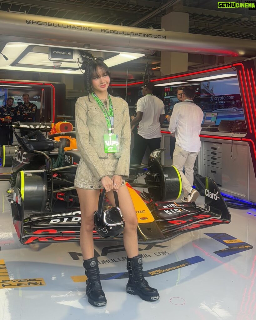 Lisa Instagram - Honored to wave the flag at my first @f1