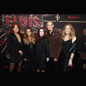 Lisa Marie Presley Instagram - I had such an emotional and incredible trip to Memphis, meeting, and spending time with all of the cast of Elvis. I have so much love and admiration for all of them💙 💙💙💙 Thank You to @austinbutler @bazluhrmann Tom Hanks, @elvismovie @visitgraceland @wbpictures