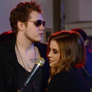 Lisa Marie Presley Instagram - Flashback!!!! With Ben at Sun Studios filming @goodmorningamerica at Sun Studios on 5/12/2012 during the release of ”Storm & Grace”.