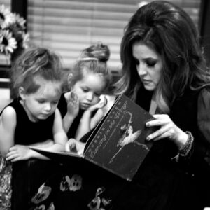 Lisa Marie Presley Instagram - Flashback!!! Backstage at my father’s 35th Anniversary concert in Memphis, TN 8/17/2012