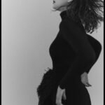 Lisa Vicari Instagram - time for a new playlist! it is called “cold snap” and hopefully bring you some warm thoughts in the colder months link in bio enjoyyy xx (and as always: please let me know your fav tunes at the moment)