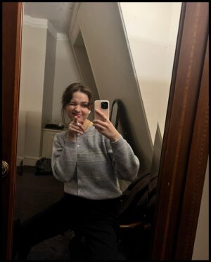 Lisa Vicari Instagram - 2023 so far has been busy, wild and full of mirror selfies