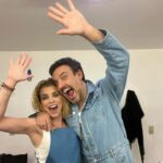 Lisset Instagram - Mi persona favorita! @alexdelamadrid nos conocemos hace más de 30 años y en @mammamia_mx nos hicimos TWINS, no creo en las coincidencias, creo en las diosidencias, y que al final las almas se juntan, coinciden y la empatía se abraza, éste ser y yo empezamos un viaje hermoso y muy aleccionador confeccionándolo juntos y agarrados de la mano, no nos soltamos y sé que no nos vamos a soltar nunca, juntos y agarrados del alma y del arte! Gracias @alexdelamadrid por ser tú! Gracias por ser ese pedazo de actor y cantante que detallaste como filigrana ese Sam tan lleno de todo, y que sigues nutriendo cada función, gracias y que fortuna encontrarnos y en la misma sintonía entender que el arte no se lleva con soberbia, ni con envidias, ni con malas energías, y que cada día nos concentramos en ser mejores para el público que nos hace el favor de pagar un boleto para irnos a ver! En ser mejores para nosotros mismos y crecer como personas y LO LOGRAMOOOOOOOS!! Que bendición tener éstas carreras impecables llenas de amor, arte y generosidad y que lo único que nos interesa es seguir aprendiendo!!! TE AMO MI TWIN!! Sin ti yo no hubiera sido ésta Donna Sheridan que no solo me ha dejado tanta enseñanza y crecimiento, sino que me regresó a LISSET!!! GRACIAS @mammamia_mx GRACIAS @teatroinsurgentes HASTA LA PRÓXIMA!!! GRACIAS SIEMPRE! (Quítate mi overol) (ahora en Donnas 🤣🤣🤣🤣🤣🤣🤣)
