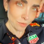 Lisset Instagram - Siempre al natural es mejor 🧡 que paz y que tranquilidad, y esa llega cuando deja de importarte lo que los demás dicen, piensan y hacen, creo que traigo esa paz desde hace décadas!! Wooooooow! Hoy tengo 50 MUY AGRADECIDA Y BENDECIDA!!