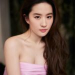 Liu Yifei Instagram - Looking forward to the event! @bulgari #bulgarihighjewelry #bulgarimediterranea