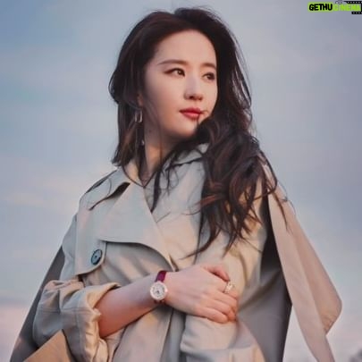 Liu Yifei Instagram - A charming trip in Paris with @tissot_official