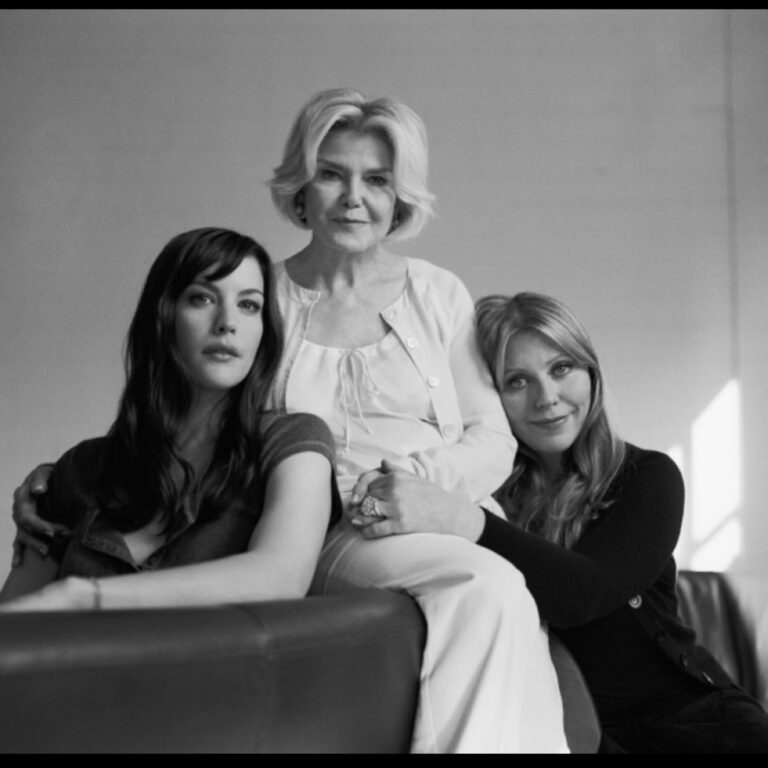 Liv Tyler Instagram - 💗 Happy happy Mother’s Day to my momma and GG . Thank you thank you thank you 💗 I love you soooooo much. My inspirations. My teachers. Deeply grateful for your love 💗