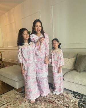 Liyana Jasmay Instagram - Raya First day in @petra.rtw 

#petragirls 
#petra