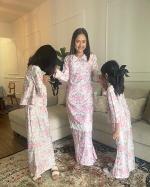 Liyana Jasmay Instagram - Raya First day in @petra.rtw 

#petragirls 
#petra