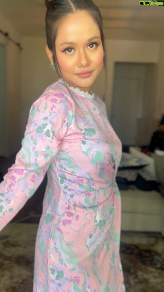 Liyana Jasmay Instagram - terus terbaring sebab baju ni cantik sgt from @petra.rtw 🌸 #petralebaran2024
