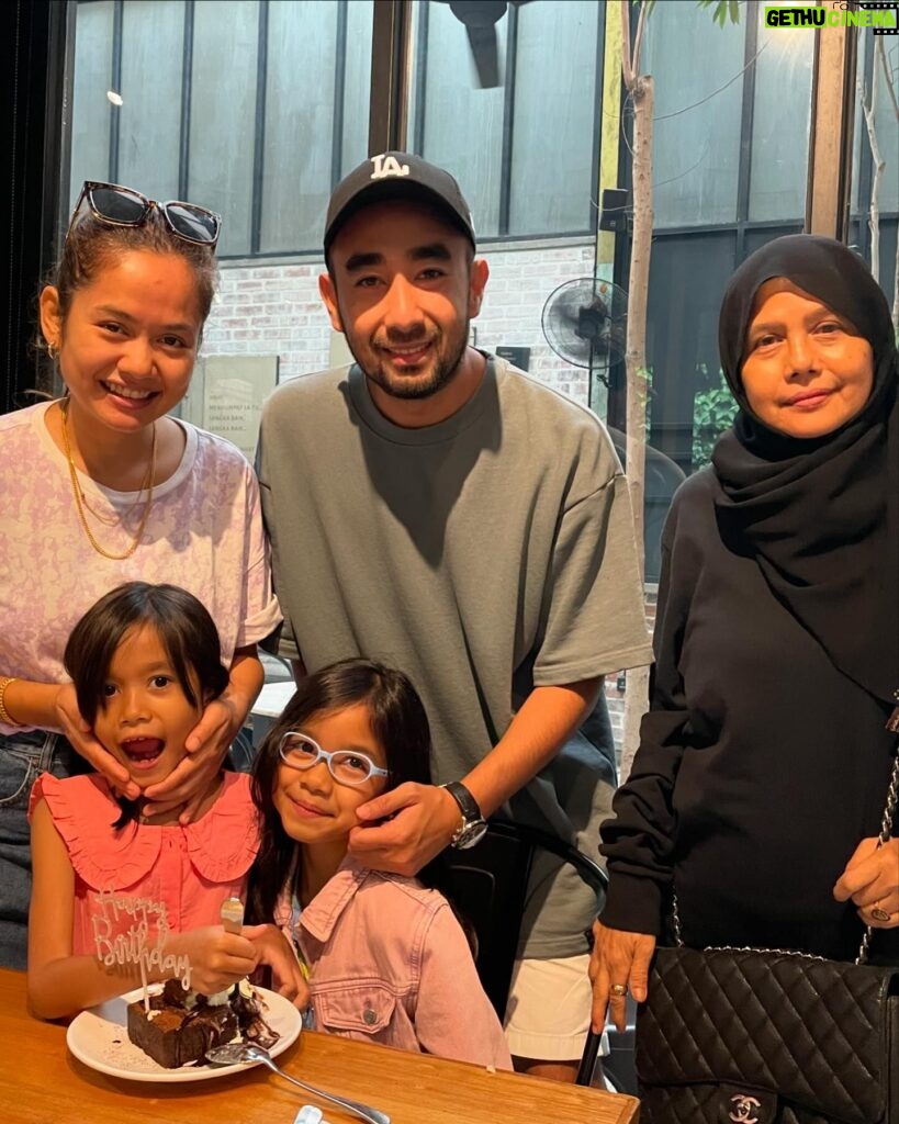 Liyana Jasmay Instagram - How amazing it is that Mama passed on Sofia's birthday last year. 12 May 2023 I told Sofia you have Neni forever in your heart and she leaves you on the day that you will never forget her. These two have amazing chemistry that sometimes Im too jealous! Al Fatiha to you Mama & Happy Birthday to my firstborn🩷