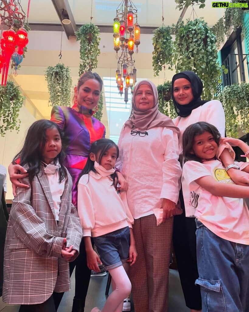 Liyana Jasmay Instagram - How amazing it is that Mama passed on Sofia's birthday last year. 12 May 2023 I told Sofia you have Neni forever in your heart and she leaves you on the day that you will never forget her. These two have amazing chemistry that sometimes Im too jealous! Al Fatiha to you Mama & Happy Birthday to my firstborn🩷